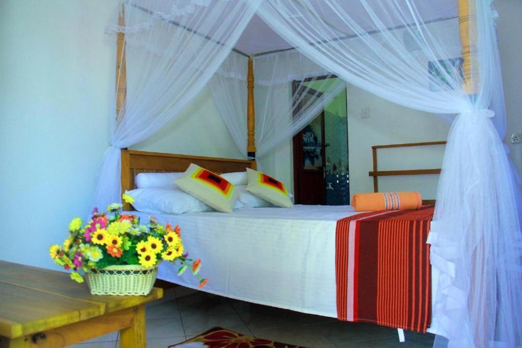 Thusitha S Nest Hotel Dickwella Exterior photo